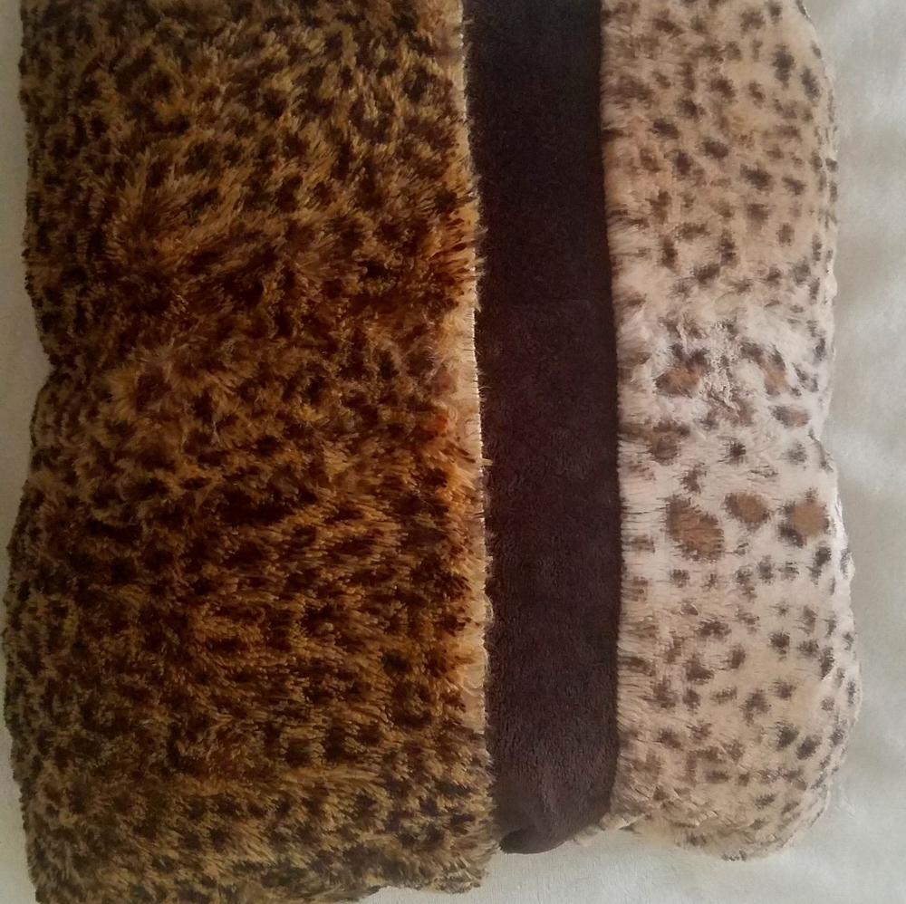 Super soft luxurious cheetah and leopard throw!